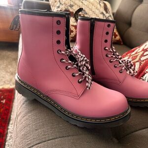 De Martens rose 6 M